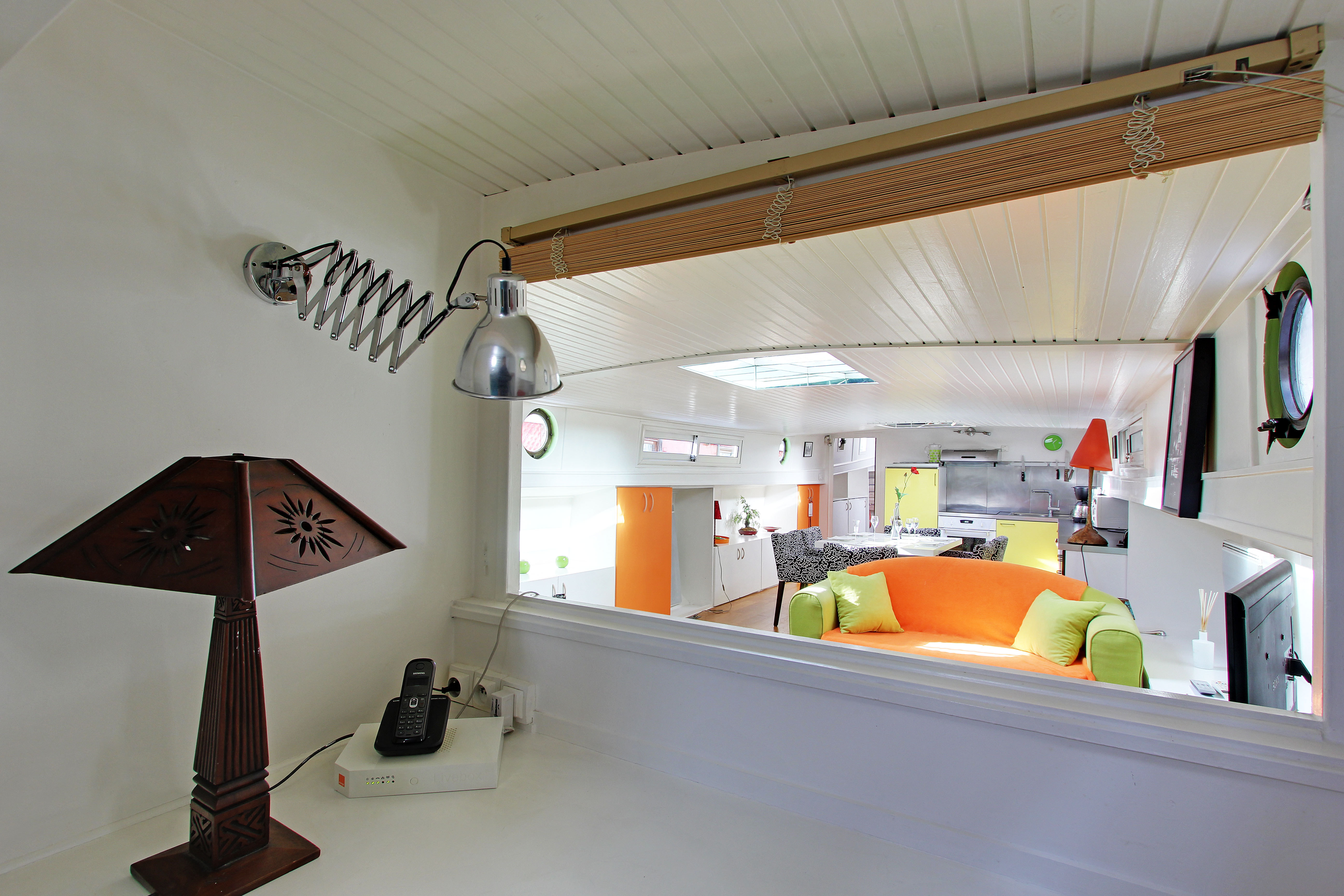Amazing HOUSEBOAT in the gold center of the city with virtual visit Previous Next